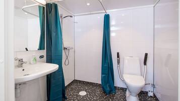 Dubbelrum | Badrum | Dusch och handdukar