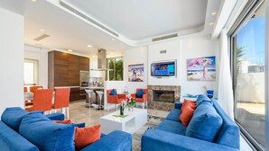 Unclassified image, 3 of 29, button - Villa Mare Lombardi (Paralimni)