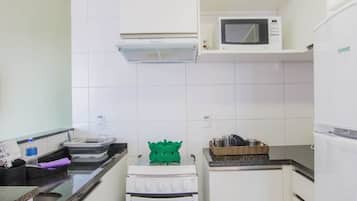 Apartamento conforto | Cozinha americana privada | Geladeira, micro-ondas, fogão, liquidificador