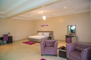 3 bedrooms, soundproofing, iron/ironing board, bed sheets - Gloriana Apartments (Abuja)