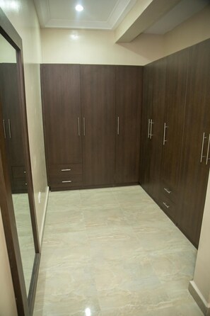 3 bedrooms, soundproofing, iron/ironing board, bed sheets