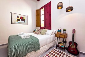 1 slaapkamer, een strijkplank/strijkijzer, gratis wifi, beddengoed