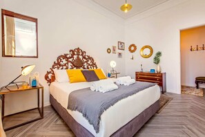 3 slaapkamers, een strijkplank/strijkijzer, gratis wifi, beddengoed