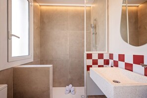 Dusche, Haartrockner, Handtücher