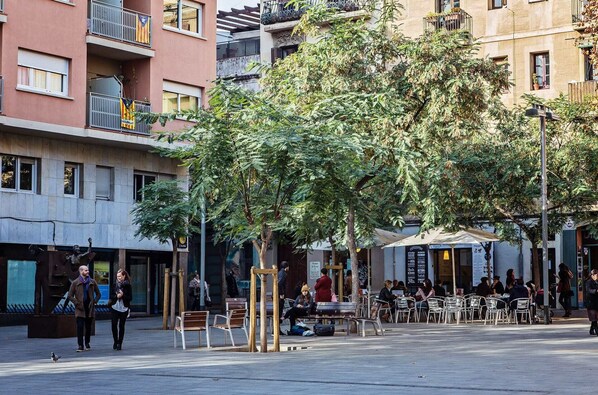 تناول الطعام بالخارج