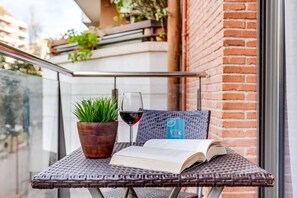 Outdoor dining - Sweett | Raul - Two Bedroom Apartment, Sleeps 4 (Barcelona)