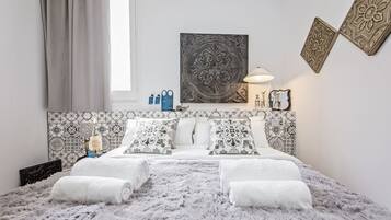 2 slaapkamers, een bureau, een strijkplank/strijkijzer, gratis wifi