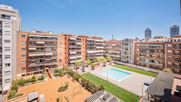 A residential building with multiple balconies, a swimming pool, and a rooftop garden. - Sweett | Cosy Ciutadella (Barcelona)