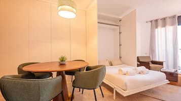 1 slaapkamer, een strijkplank/strijkijzer, gratis wifi, beddengoed
