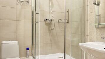 Studio, Non Smoking, Kitchenette | Bathroom | Free toiletries, hair dryer, slippers, towels