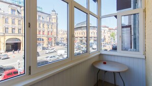 A corner room with a view of a busy street and buildings. - Centrooms (Kyiv)