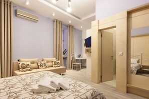 Estudio, para no fumadores, cocineta | Ropa de cama de alta calidad y caja de seguridad en la habitación 