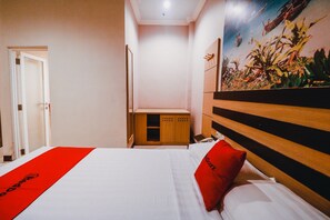 Suite - Reddoorz Plus near Makassar Town Square (Makassar)