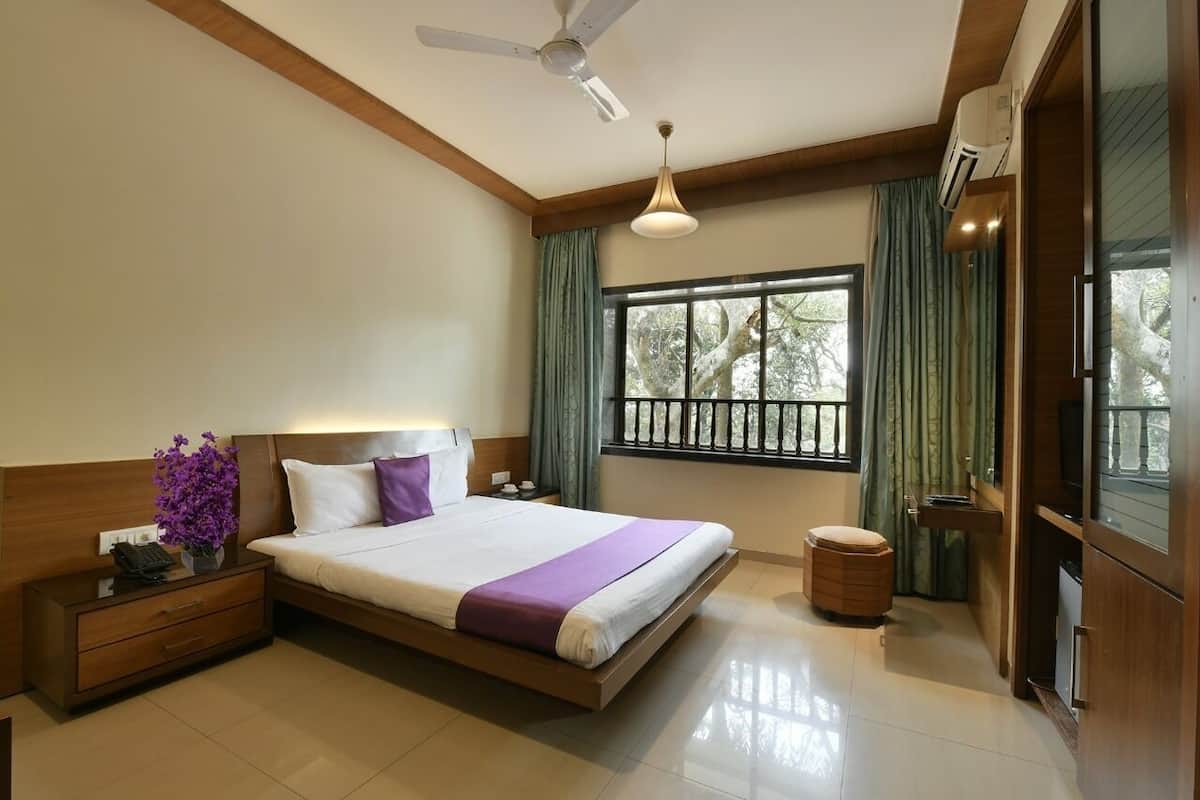Soundproofing, iron/ironing board, rollaway beds, free WiFi
