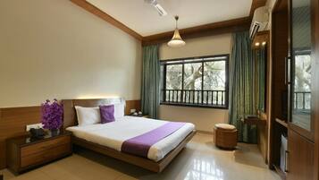 Executive Room  | Soundproofing, iron/ironing board, rollaway beds, free WiFi