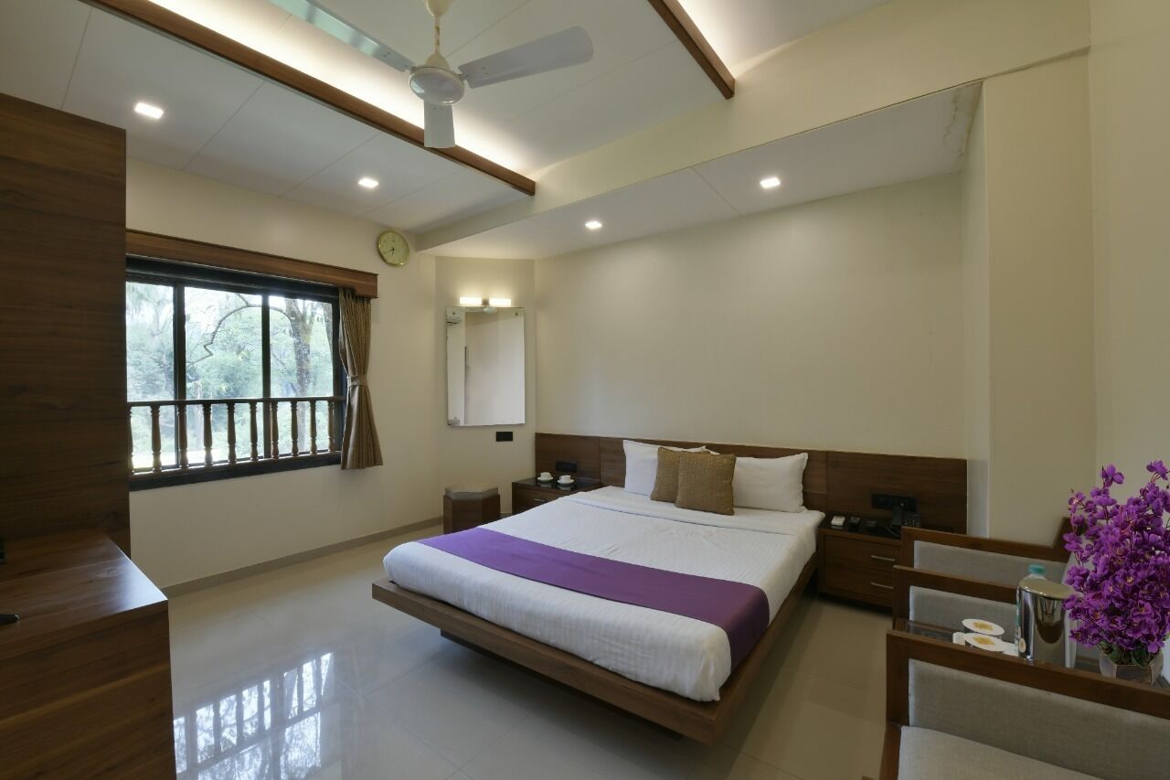 Executive Room  | Soundproofing, iron/ironing board, rollaway beds, free WiFi