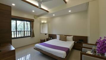 Executive Room | Soundproofing, iron/ironing board, rollaway beds, free WiFi