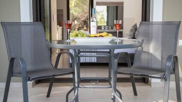 Doppelzimmer, Terrasse | Terrasse/Patio