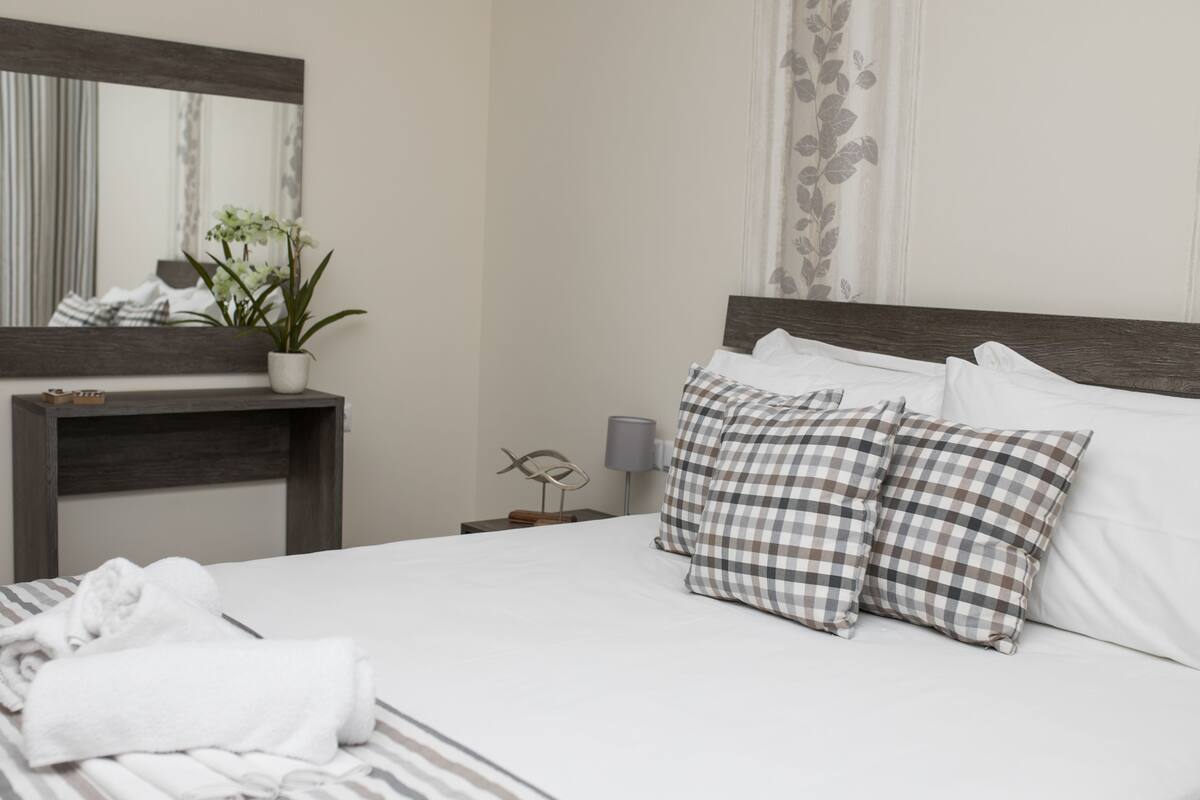 Double Room, Terrace (Private Garden) | Kalis bunyi, seterika/papan seterika, katil bayi/kot (percuma) 