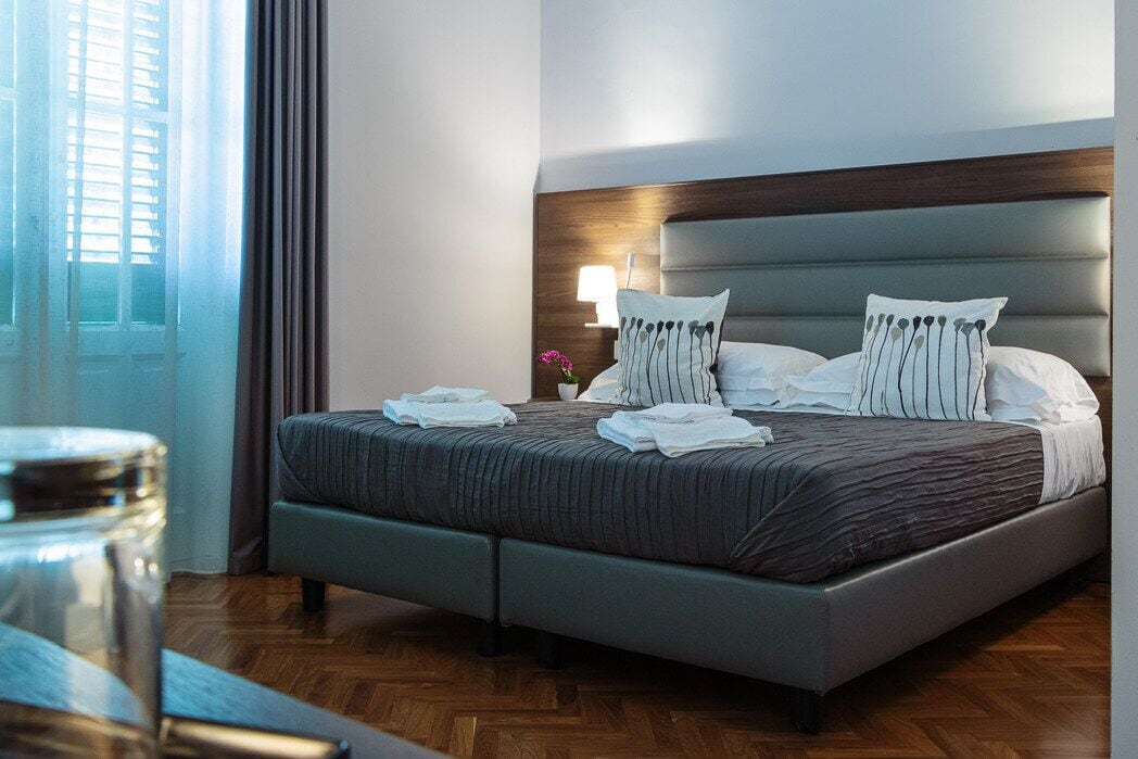 Dobbeltrom – deluxe, flere senger, ikke-røyk | Sengetøy av topp kvalitet, minibar, safe på rommet og skrivebord