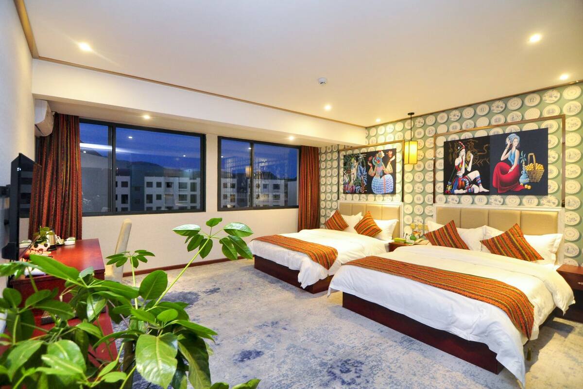 Family Room, Courtyard View, Executive Level | 1 bedroom, premium bedding, in-room safe, desk