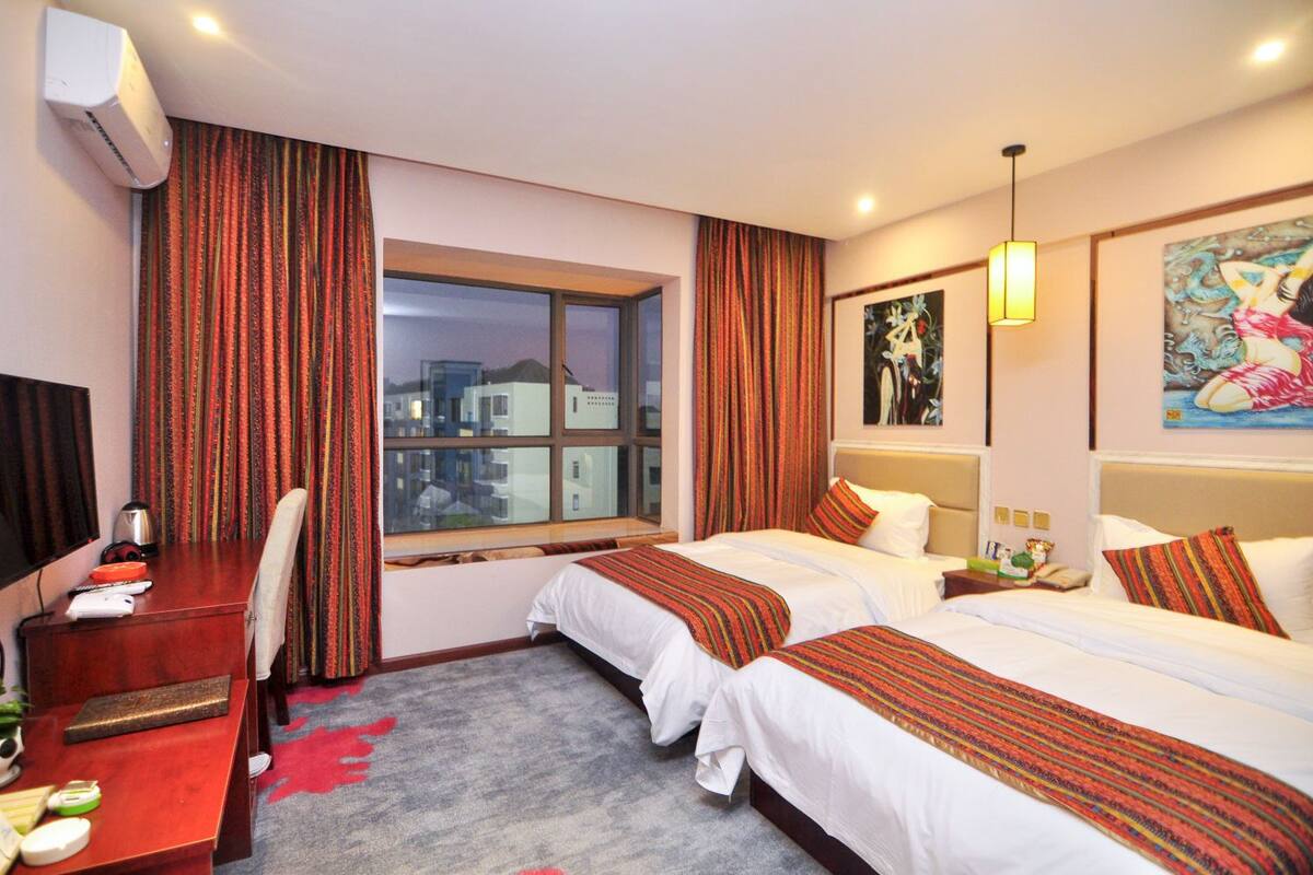 Business Twin Room | 1 bedroom, premium bedding, in-room safe, desk