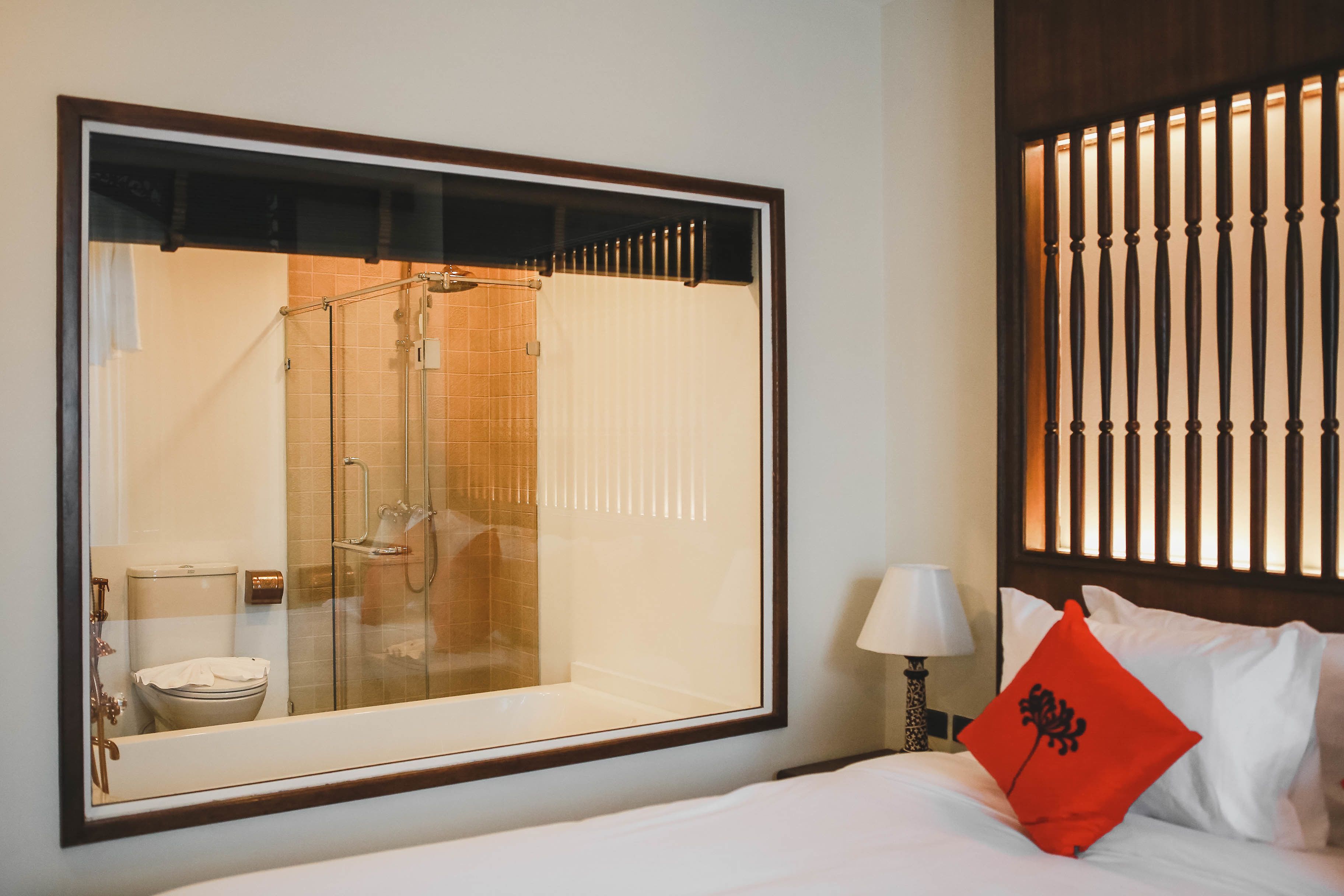 deluxe double room  | bathroom | free toiletries, hair dryer, bathrobes, slippers