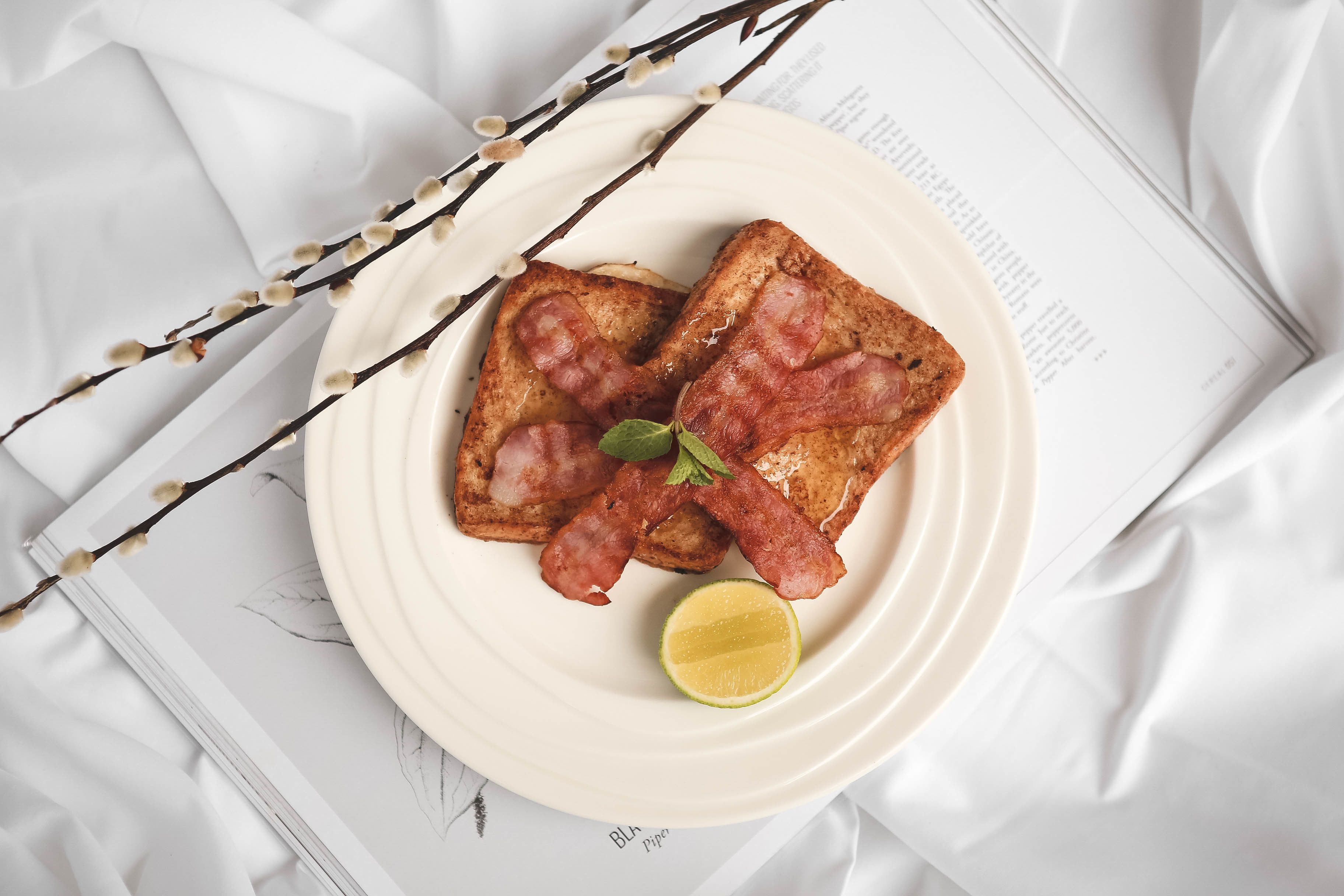 daily continental breakfast (thb 400 per person)