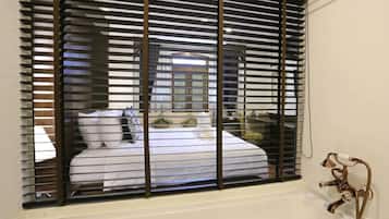 Deluxe Double Room | 高档床上用品、迷你吧、遮光窗帘、免费 WiFi