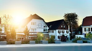 A building with a cafe and restaurant named 'Zum Vater Rhein' with a traditional European architectural style, featuring a sloped roof and multiple windows. - Zum Vater Rhein (Monheim)