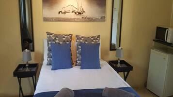 Oryx Room | 1 bedroom, desk, free WiFi, bed sheets