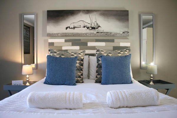 Oryx Room | Desk, WiFi (free), bed sheets