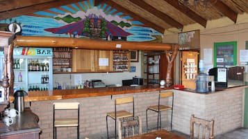 Bar (trong khuôn viên)