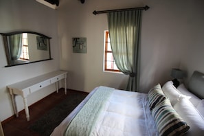 Rollaway beds, free WiFi, bed sheets - Alibama Cottages (Swellendam)