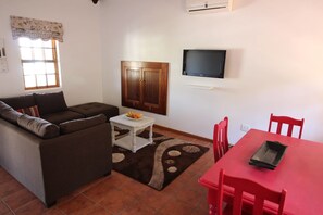 TV - Alibama Cottages (Swellendam)