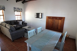 TV - Alibama Cottages (Swellendam)