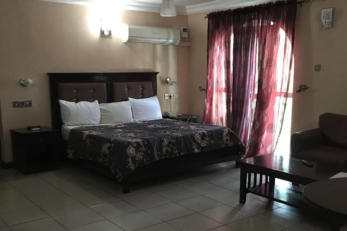 Phòng Suite Presidential, 1 giường cỡ king và sofa giường, không hút thuốc | Bộ đồ giường cao cấp, két bảo mật tại phòng, bàn 