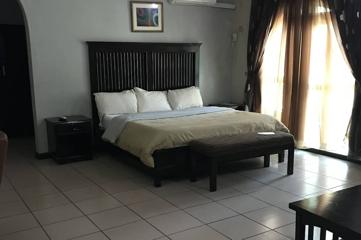 Phòng Executive, 1 giường cỡ queen | Bộ đồ giường cao cấp, két bảo mật tại phòng, bàn 