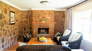 Living area - Milorho Lodge (Rustenburg)