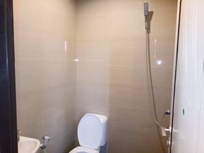 Suihku, ilmaiset hygieniatuotteet, pyyhkeet