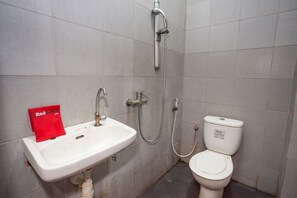 Ducha, artículos de tocador gratuitos, toallas