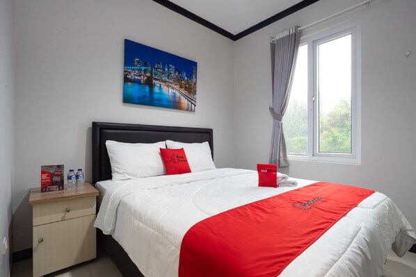 Skrivebord og sengetøy