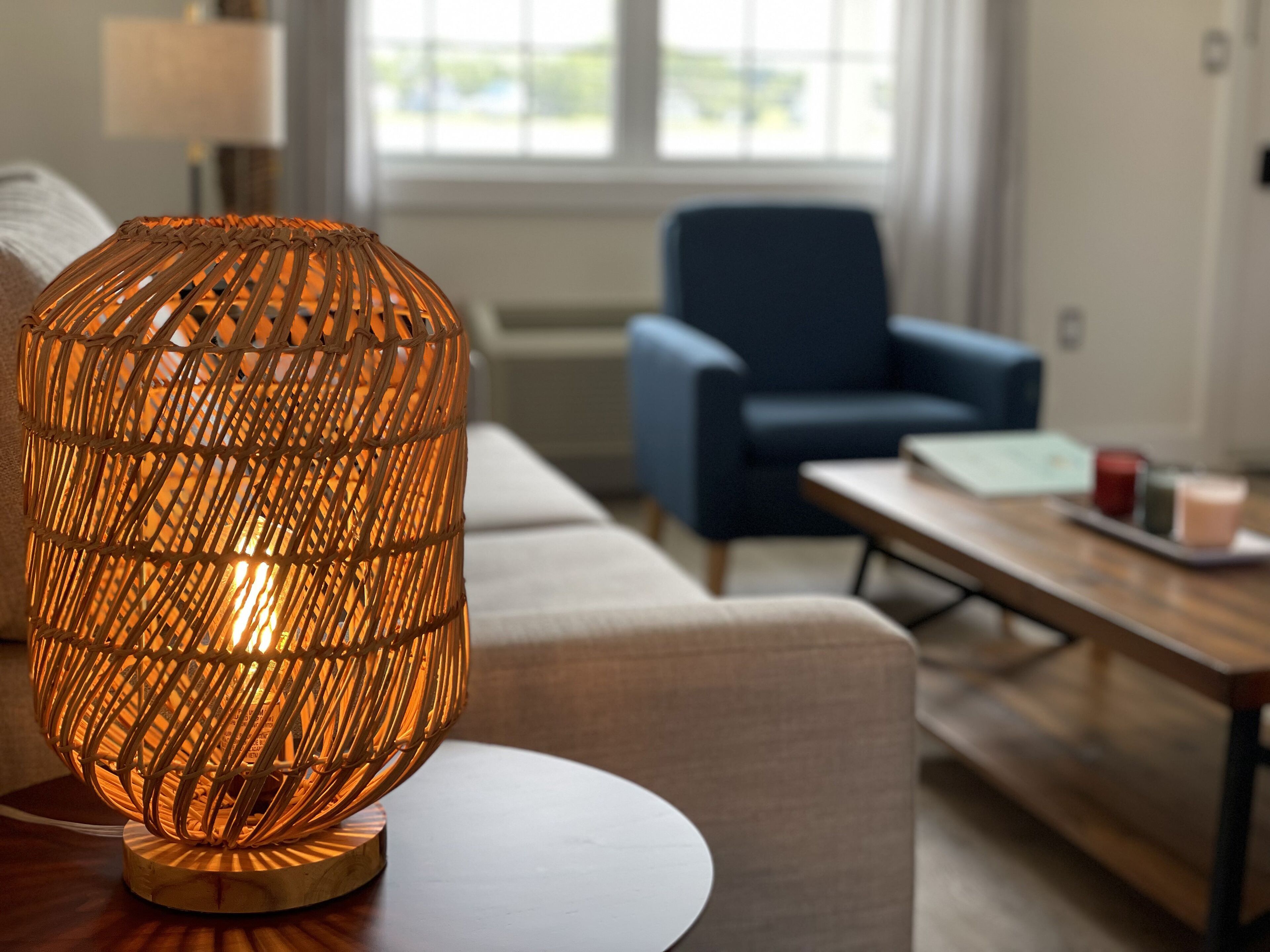 honeymoon suite, 2 bedrooms, kitchen, bay view (master) | living area | smart tv