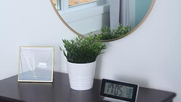 Design Suite, 2 Bedrooms, Kitchen, Bay View | Select Comfort beds, minibar, soundproofing, WiFi (free)
