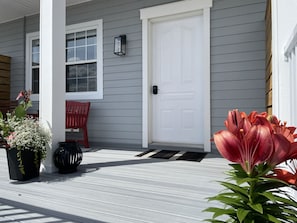 Familie suite, 2 slaapkamers, keuken, uitzicht op de baai | Terras