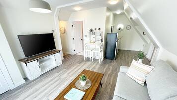 Suite Design | Aire de séjour | Téléviseur connecté