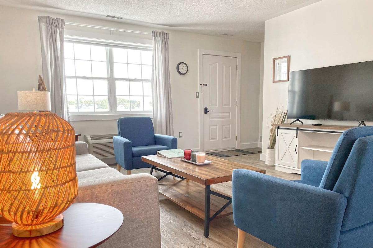 Suite – honeymoon, 2 soverom, kjøkken, utsikt mot bukt (Master) | Oppholdsområde | Smart-TV