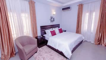 Apartment, 2 Bedrooms | 2 bedrooms, individually decorated, individually furnished, desk