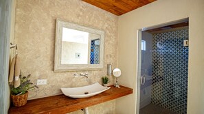 Shower, towels - Luna del Valle (Valle de Guadalupe)