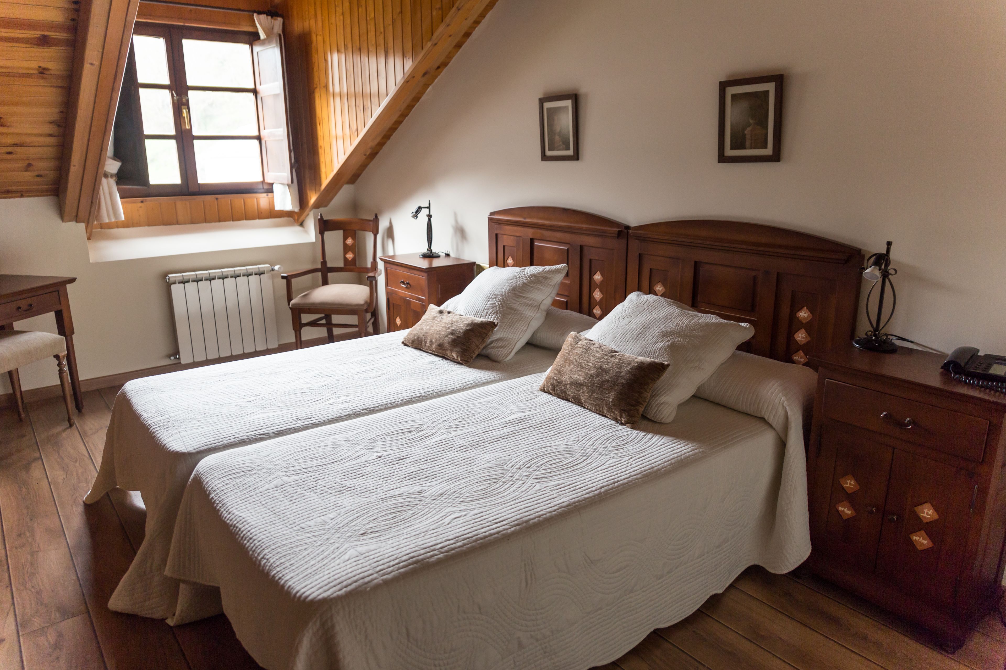 double or twin room | desk, free cots/infant beds, free wifi